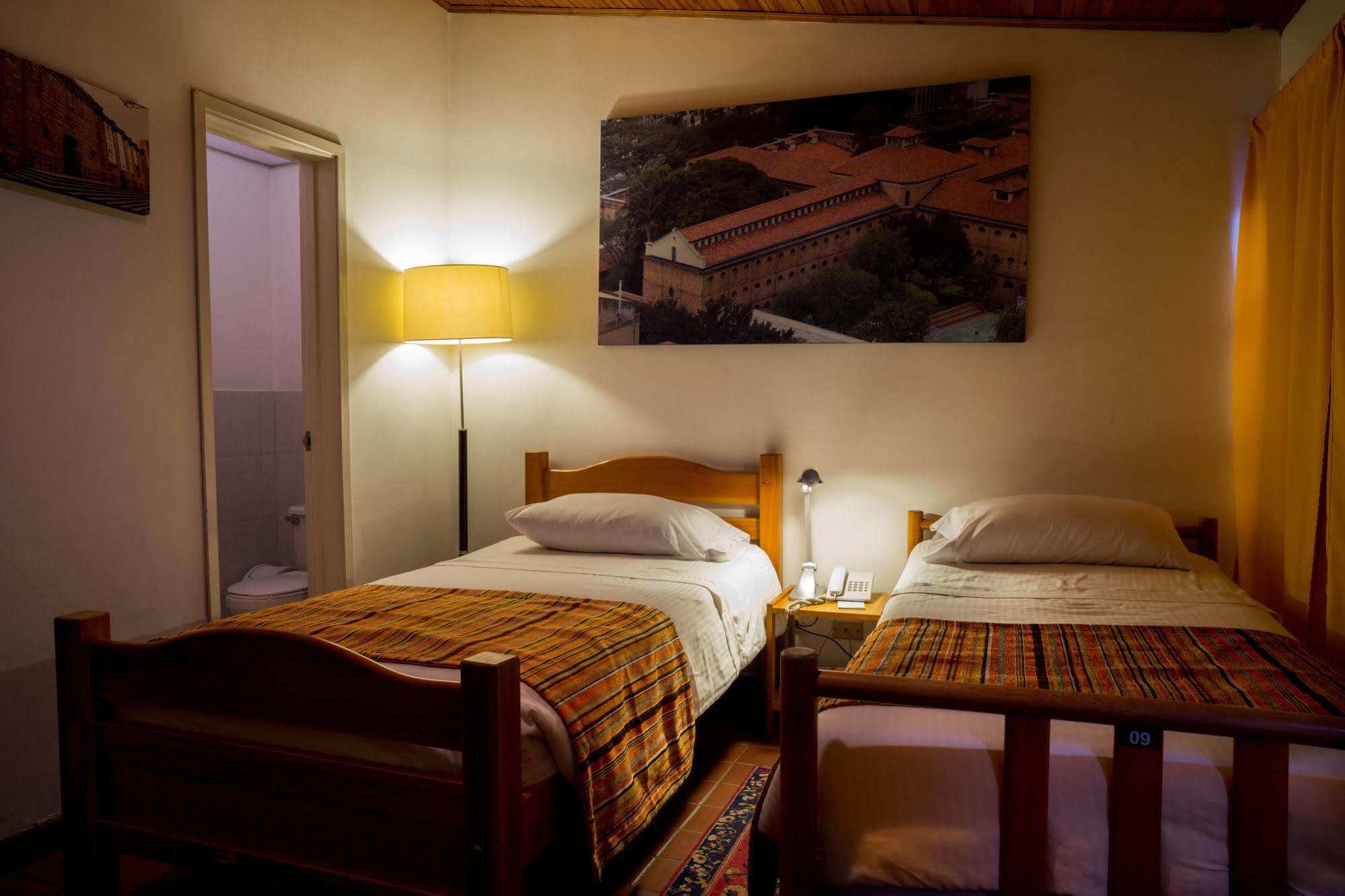 Hotel Casona Del Patio Bogotá Esterno foto
